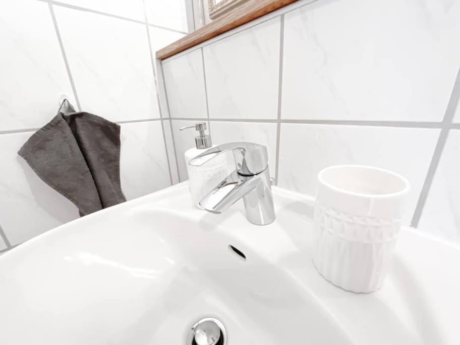 Schoene Ferienwohnung Mit Blick Ueber Stadtwald Lipsk Zewnętrze zdjęcie